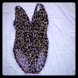 Giraffe print, one-piece (size 10)
